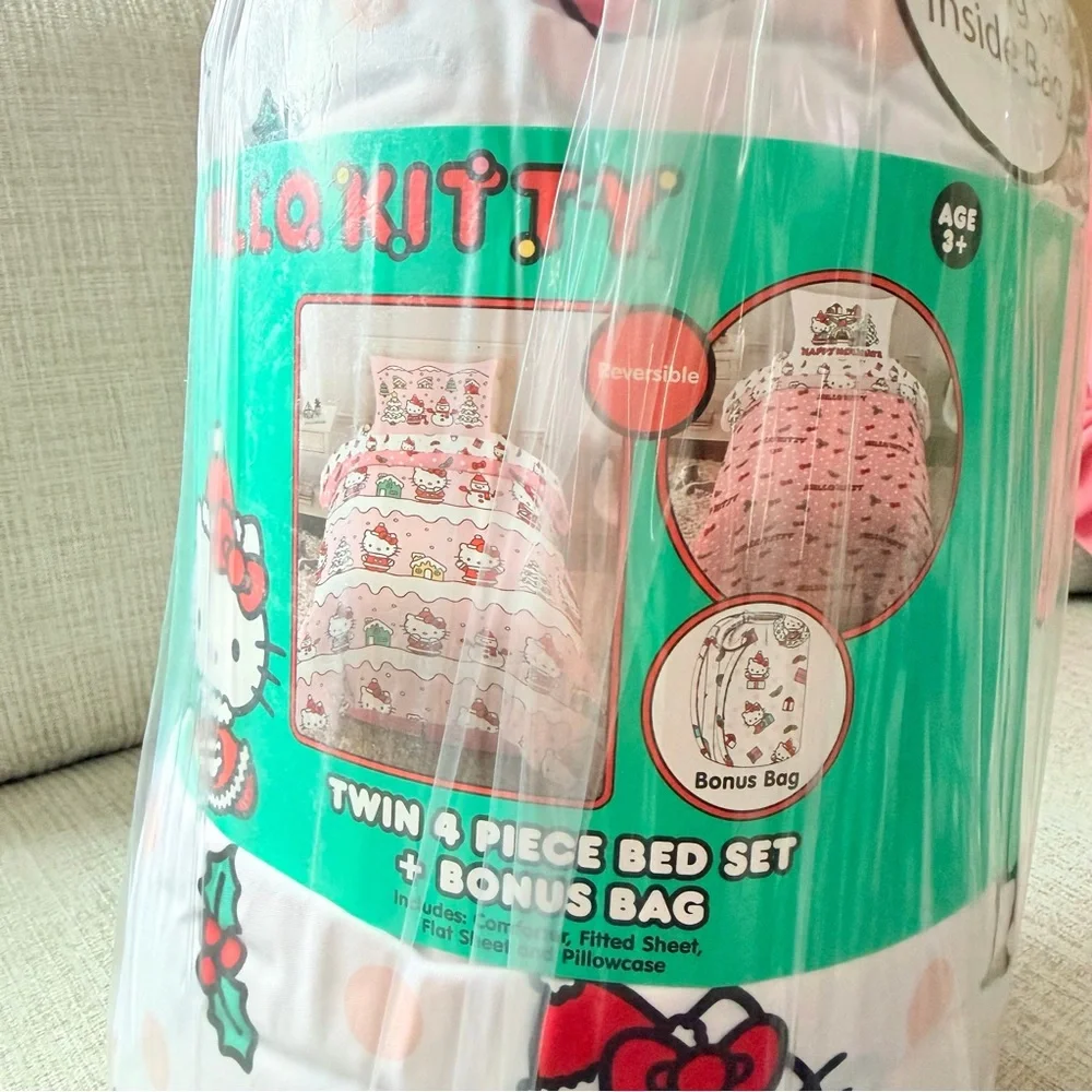 Hello Kitty Holiday Kids 5 Piece Reversible Comforter, Bed in a Bag, Twin NEW